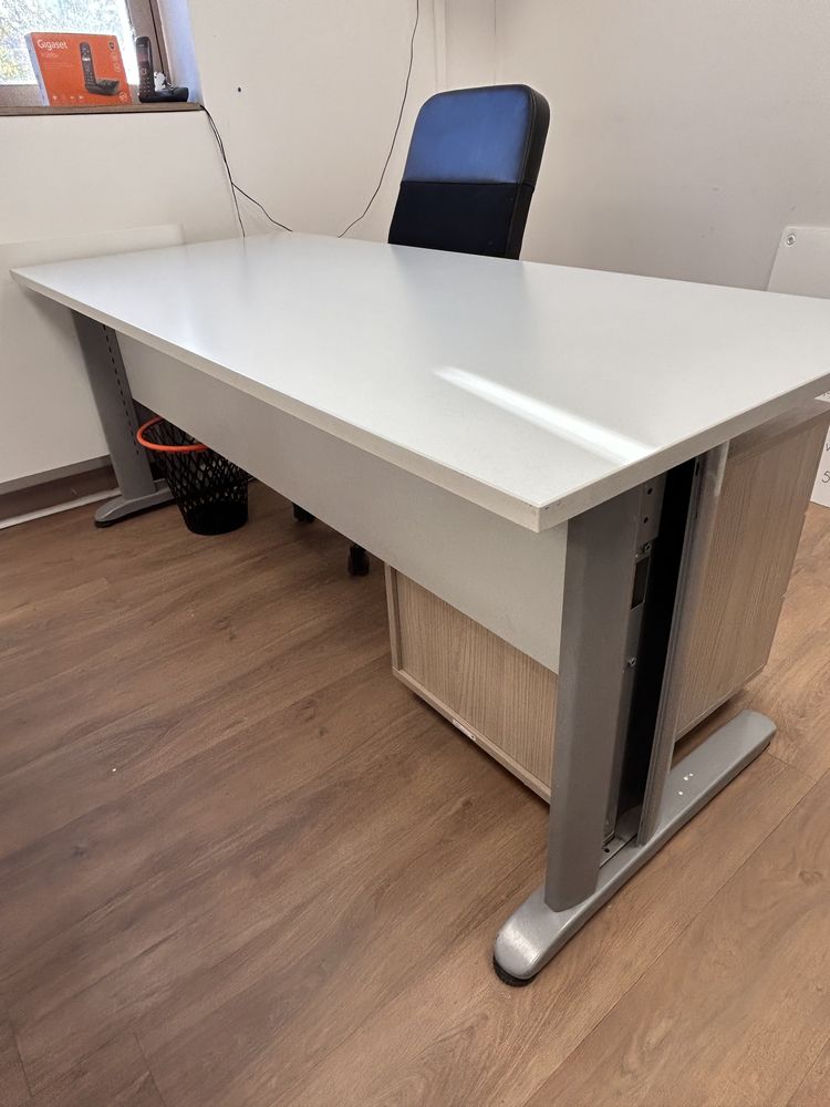 Bureau simple 
50 Les Pennes-Mirabeau (13)