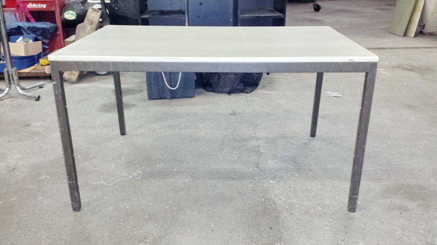 Bureau ou table de 120 x 80 x 68 cm, pied et bord m�tal 60 Tours (37)