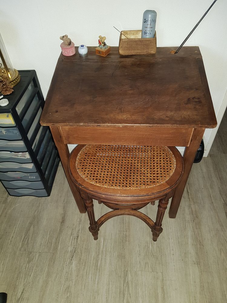 BUREAU ET TABOURET 90 Le Havre (76)