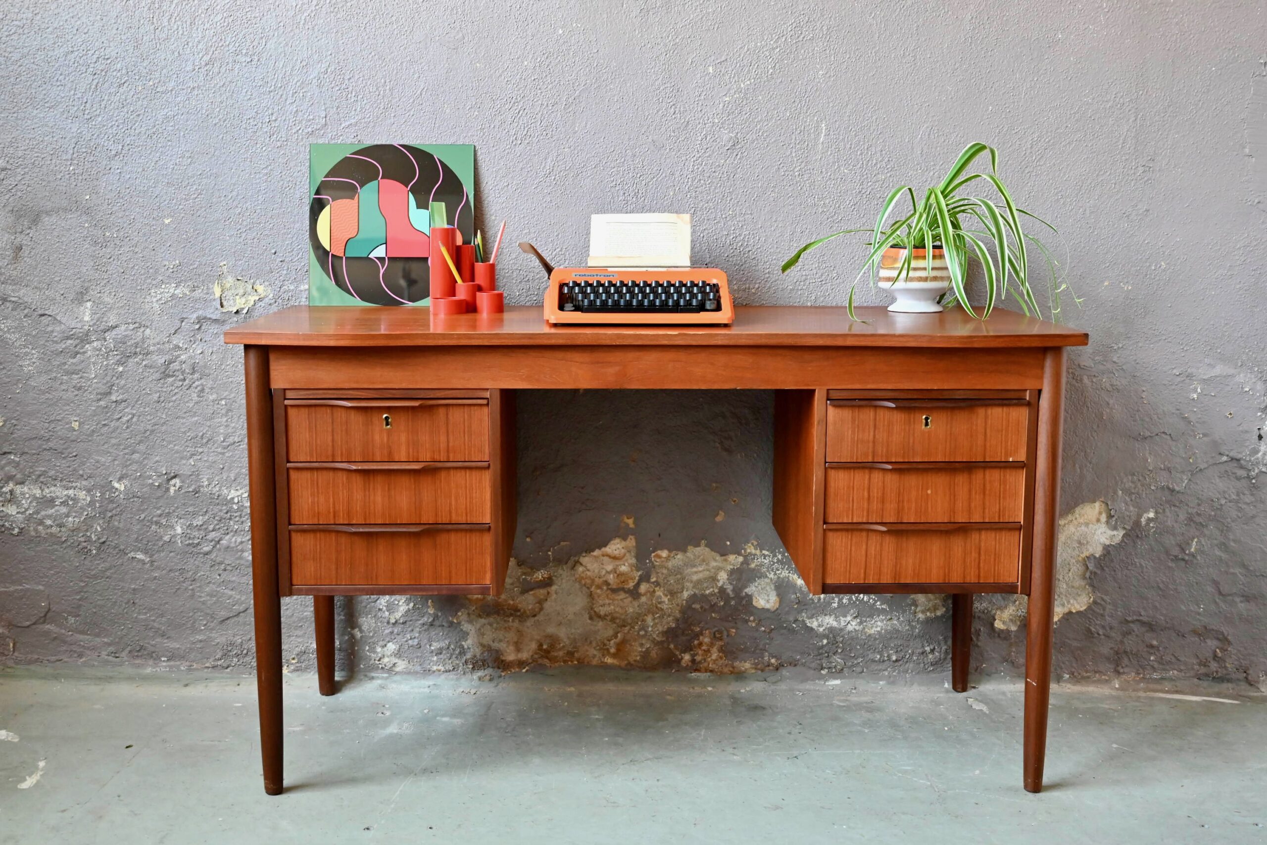Bureau � tiroir scandinave en Teck ancien design organique 670 Wintzenheim (68)