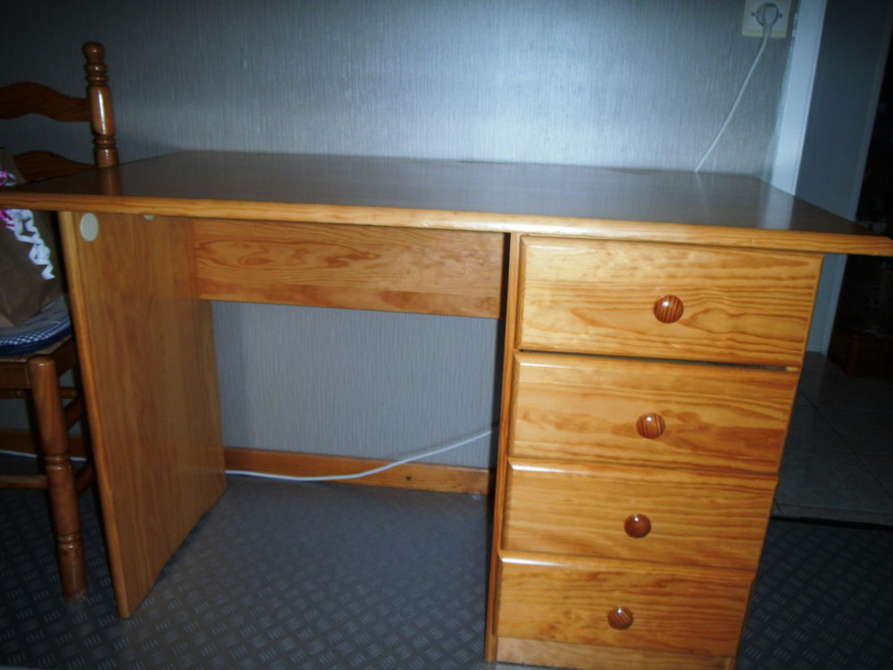 bureau 4 tiroirs en pin massif 60 Rochefort (17)
