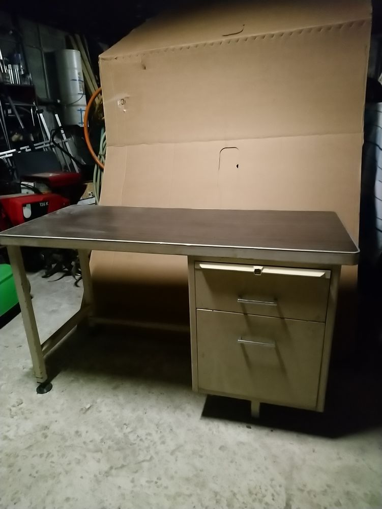 Bureau en t�le 100 Mercurol (26)