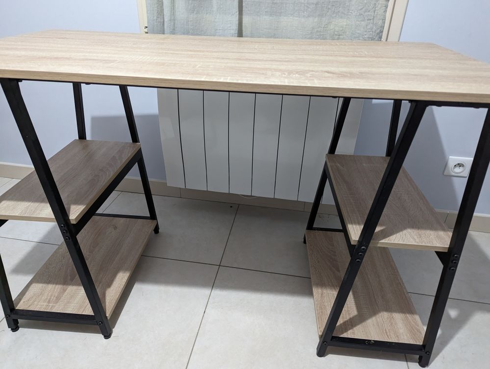 bureau en tr�s bon �tat 70 Coulonges-sur-l'Autize (79)