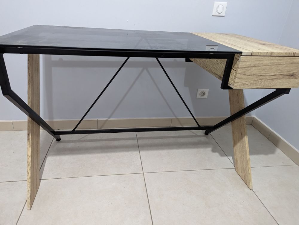 bureau en tr�s bon �tat 100 Coulonges-sur-l'Autize (79)