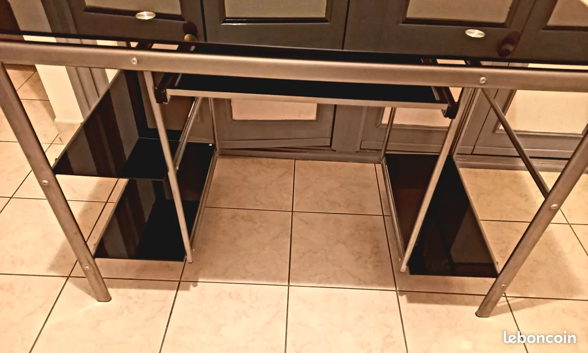 Bureau, tr�s bon �tat 0 Calais (62)