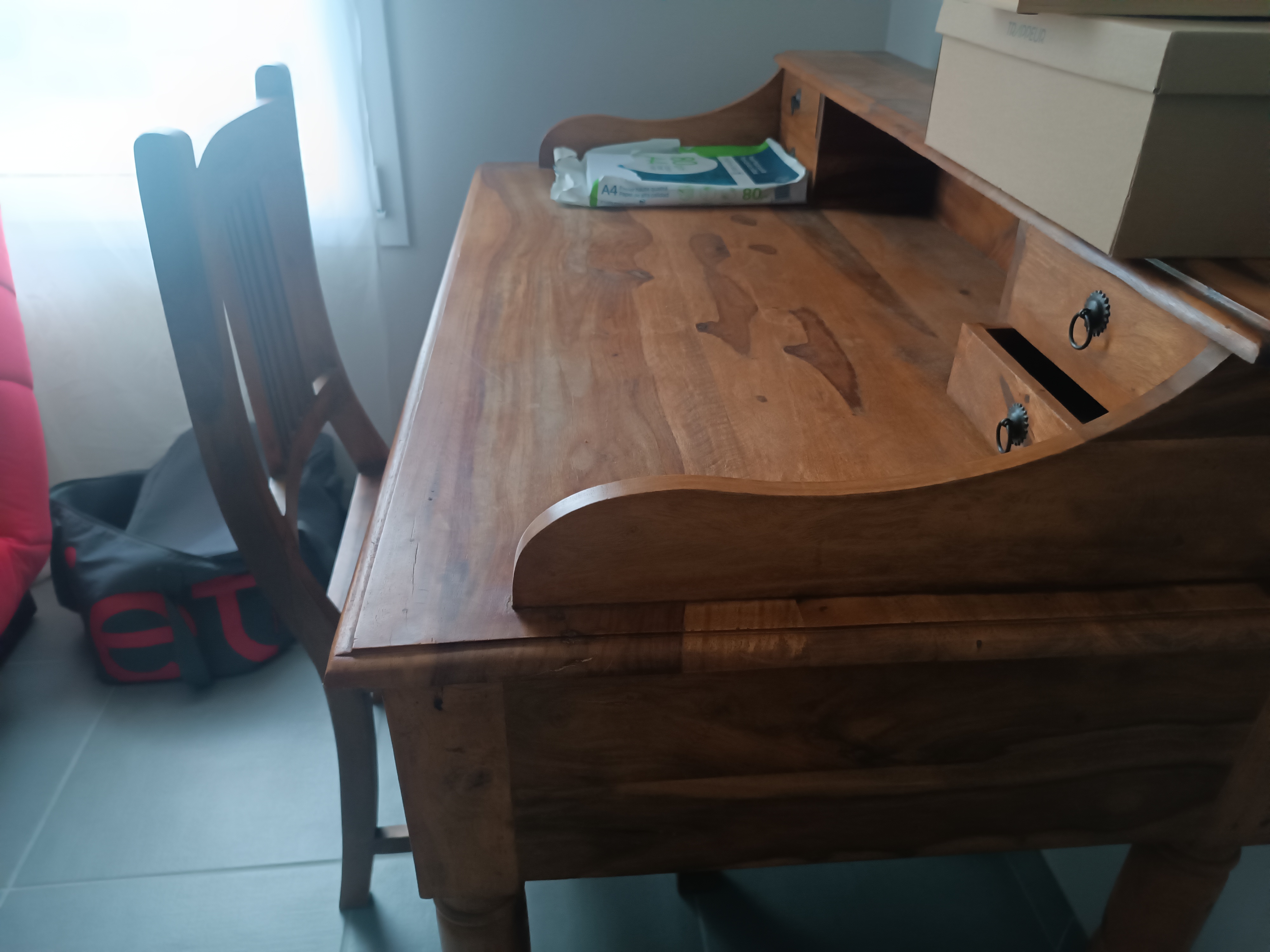 Bureau tr�s bon etat 0 Prauthoy (52)