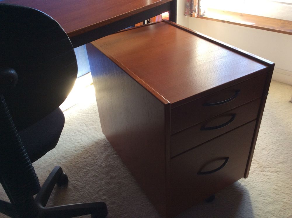 bureau tr�s bon �tat 110 Malay-le-Grand (89)