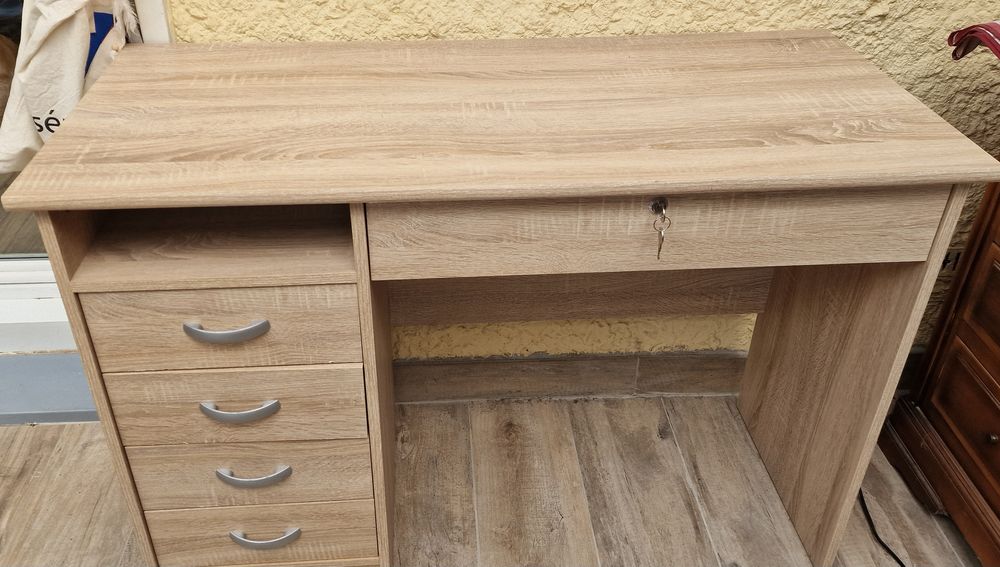 bureau en tres bon �tat 50 Vaux-le-P�nil (77)