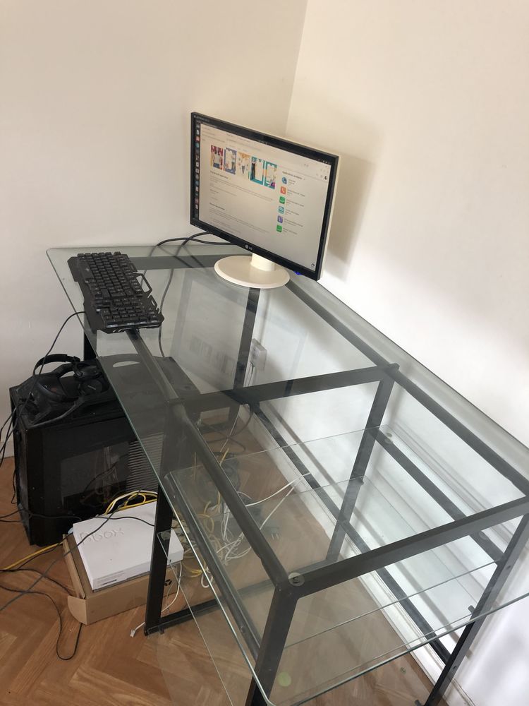 Bureau en verre , avec �tag�res en verre incorpor�es 210 Marly-le-Roi (78)