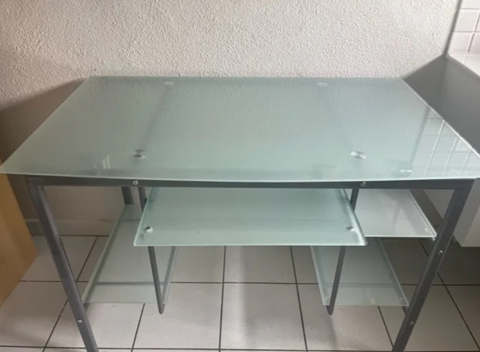 Bureau en Verre avec �tag�re 50 Givors (69)