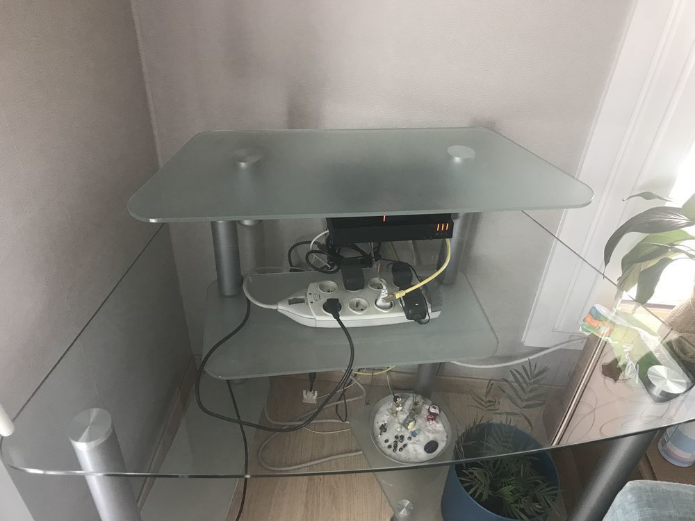 Bureau en verre forme trap�ze 20 Courbevoie (92)