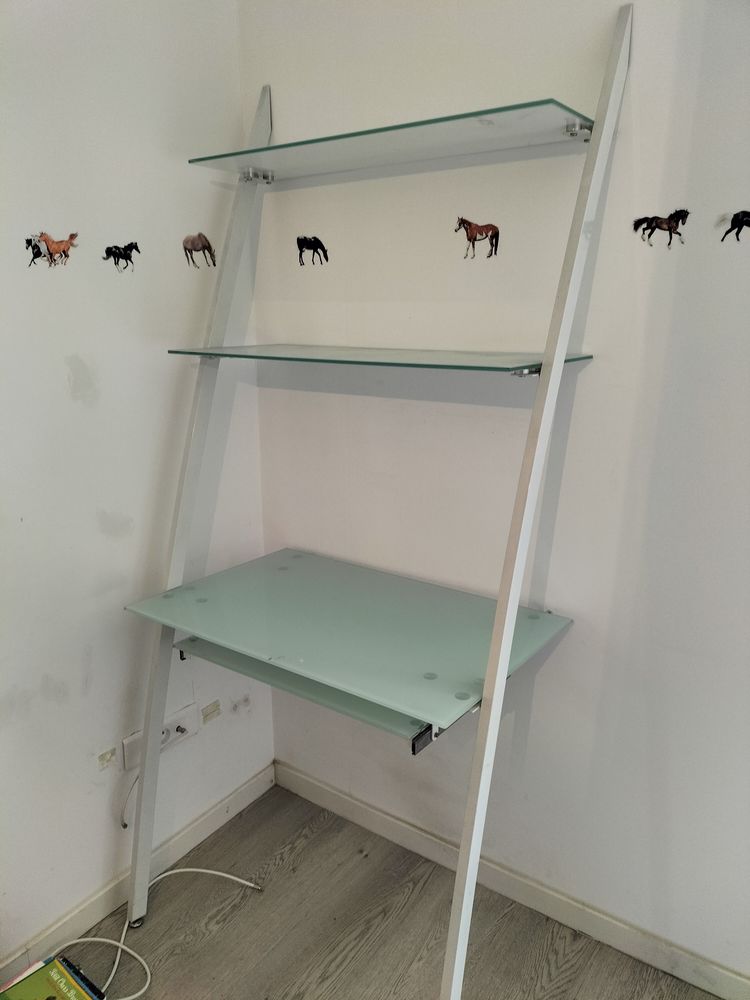 Bureau verre et m�tal neuf, bon �tat 50 Breuillet (91)