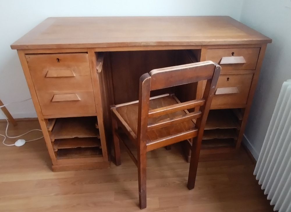 Bureau vintage bois massif avec petite chaise 65 euros 65 Rouen (76)