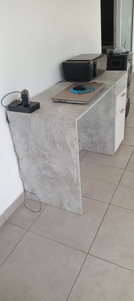 Bureau 75 Saint-Gilles Les Bains (97)