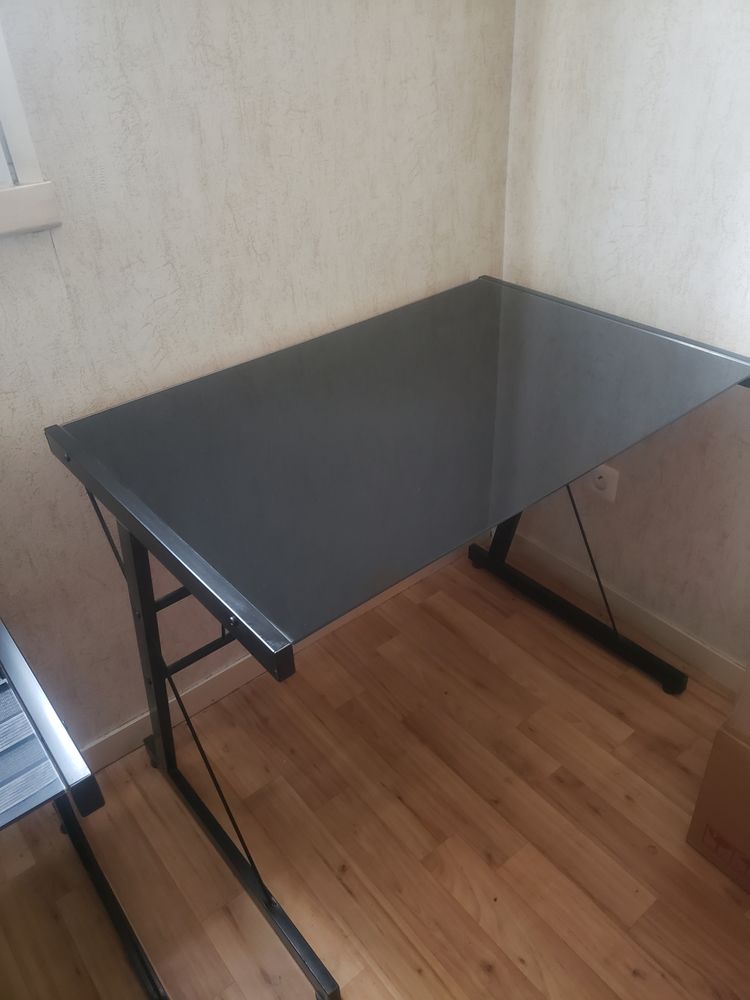 Lot de 2 Bureaux acier et verre tremp� 50 Mouilleron-en-Pareds (85)