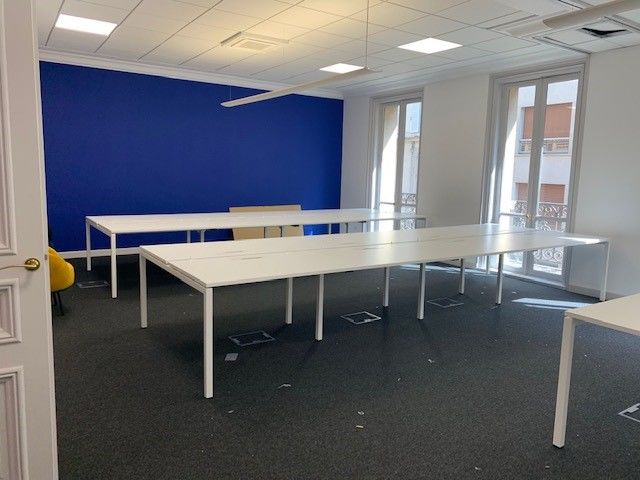 2 bureaux bench de 8 postes 2500 Paris 8 (75)