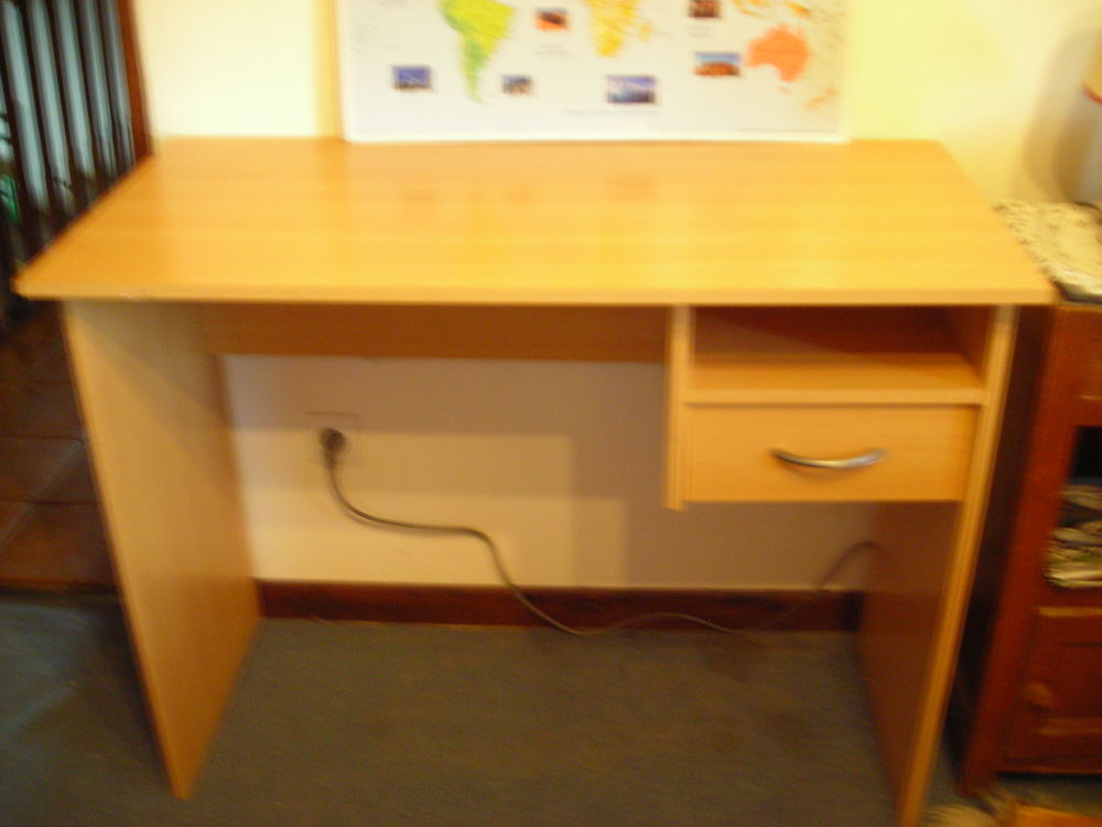 2  bureaux d' �colier 65 Avressieux (73)