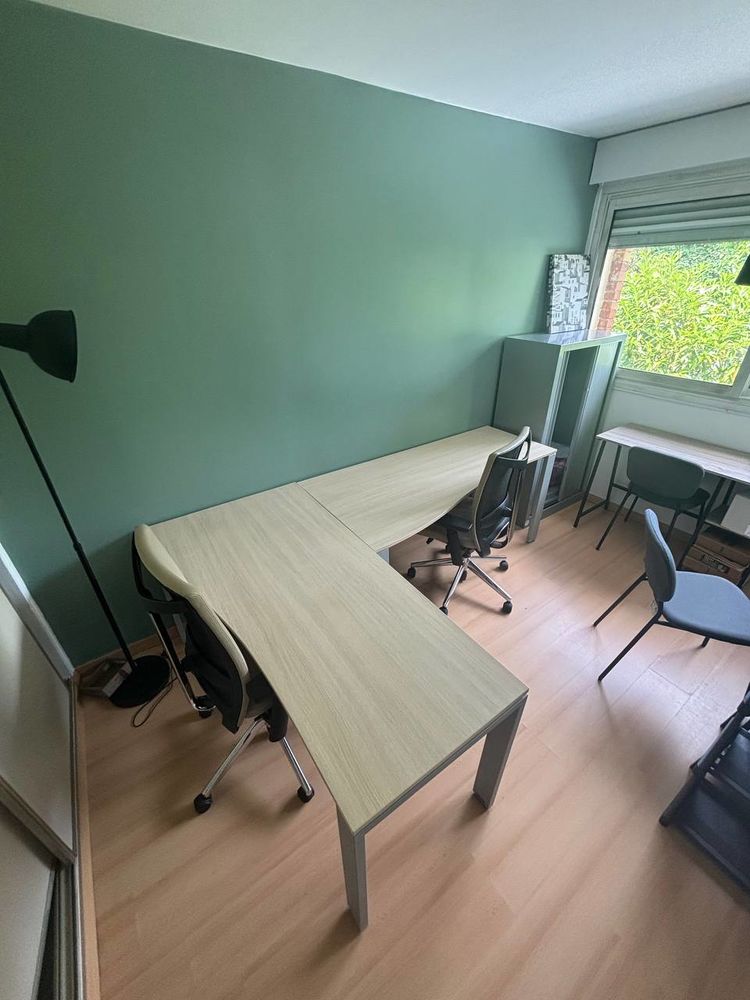 Bureaux professionnels ? 5 tables disponibles 130 Cergy (95)