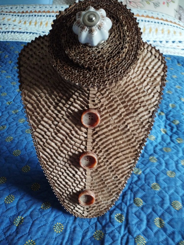 buste pour bijoux neuf jamais utilis� voir photo 25 Vire (14)