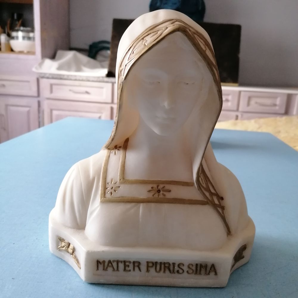 Buste de la vierge Marie en alb�tre 300 Saint-Pantal�on-de-Larche (19)