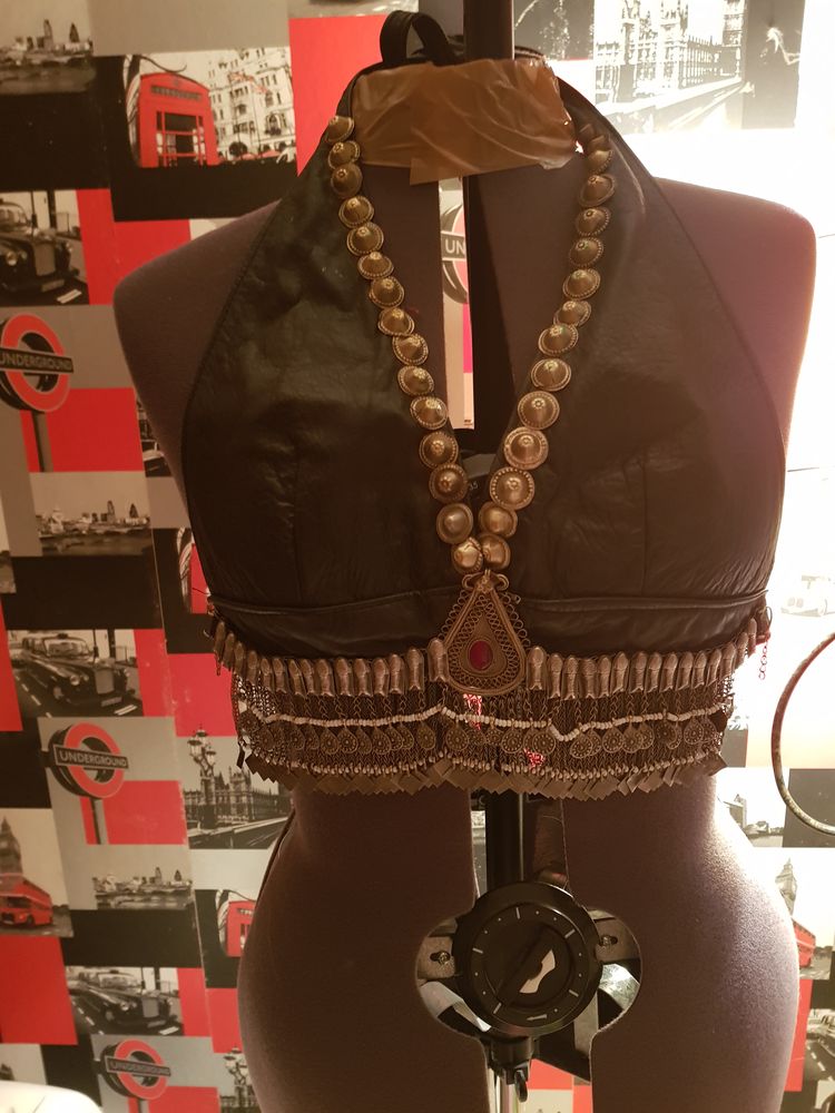 bustier ethnique cuir de  cr�ateur pour fete m�di�vale 90 Tournan-en-Brie (77)