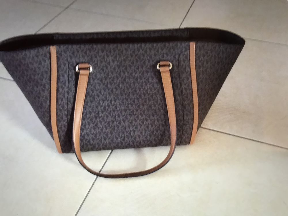 Sac caba monogramme Michael Kors en excellent �tat 150 Gerstheim (67)