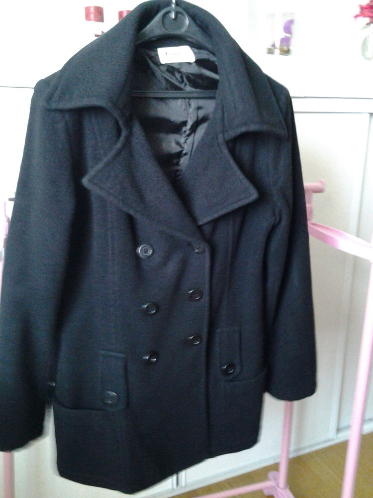 CABAN PIMKI NOIR taille L  femme
Tr�s bon �tat 15 Le Coudray (28)