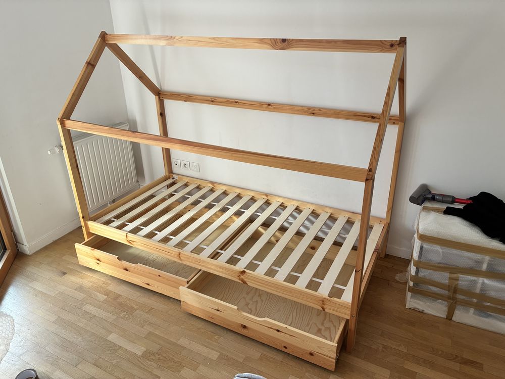 Lit cabane en bois + tiroirs de rangement sur roulettes 100 Saint-Ouen (93)