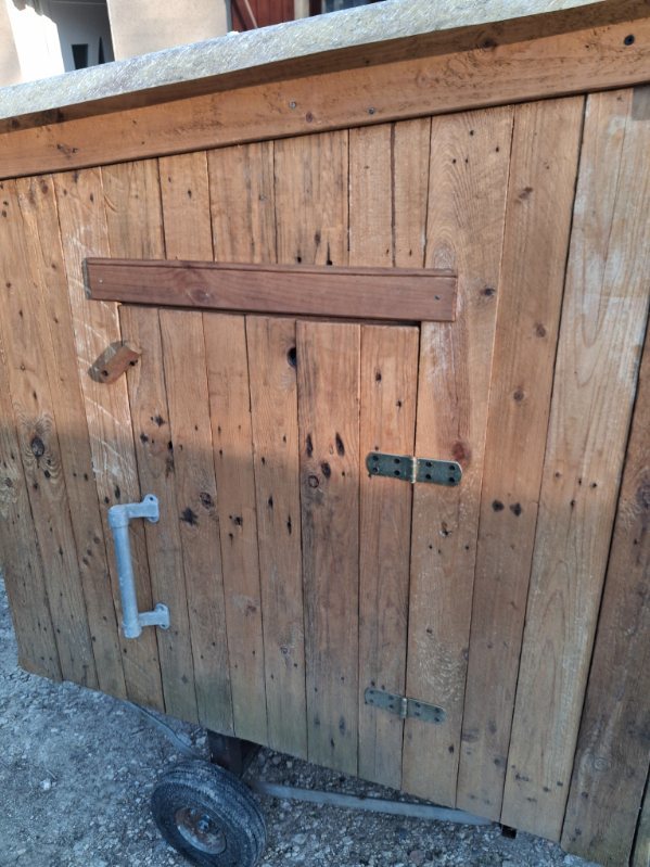 Cabane en bois tr�s lourde 70 V�zelise (54)