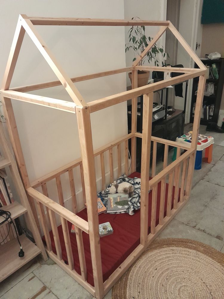 Lit cabane enfant 95 Pignan (34)