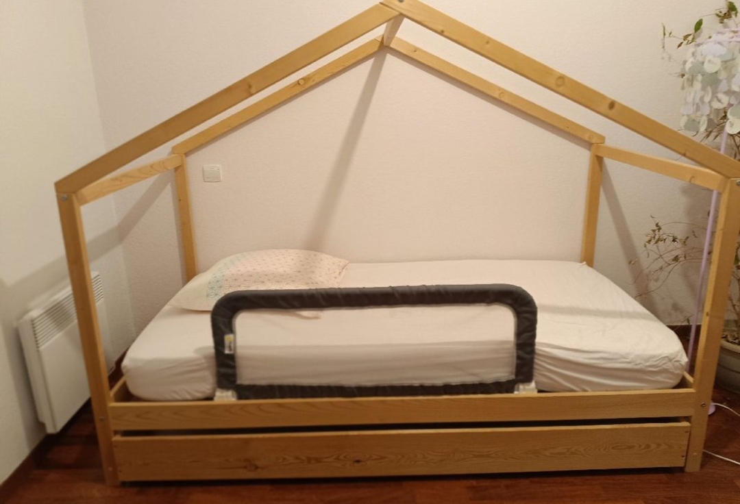 Lit cabane + matelas + sommier + prot�ge matelas 200 Miramas (13)