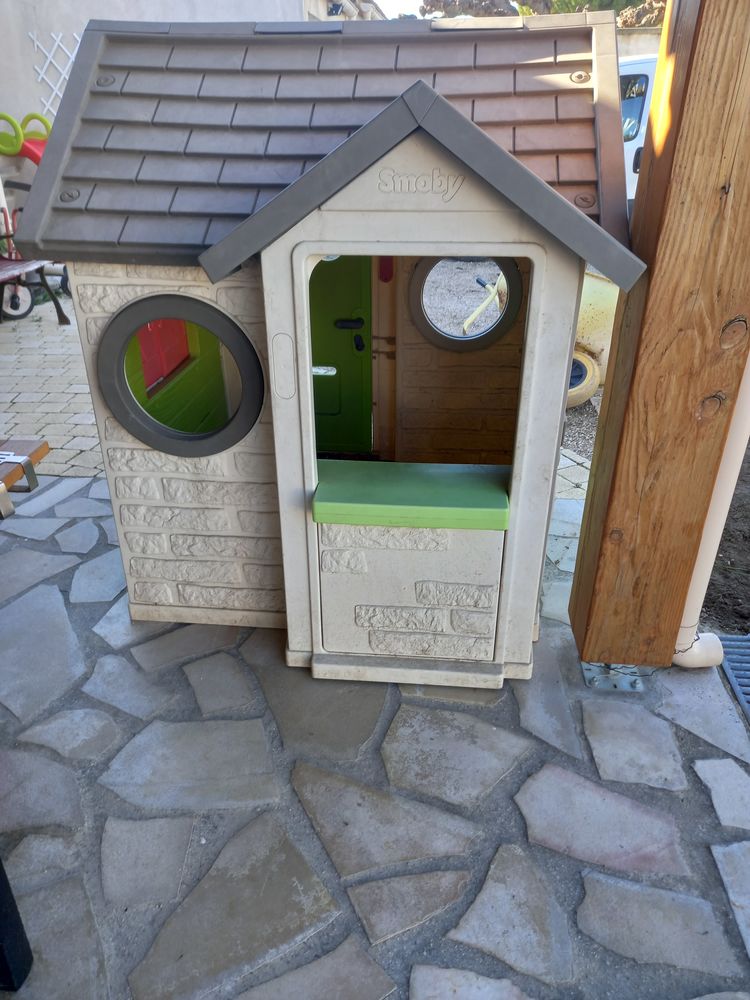 Cabane smoby de jardin  pour  enfant  d'occasion 
50 Cavaillon (84)