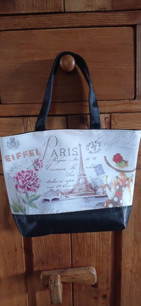 sac cabas effigie Paris Tour Eiffel 10 La Fert�-Alais (91)