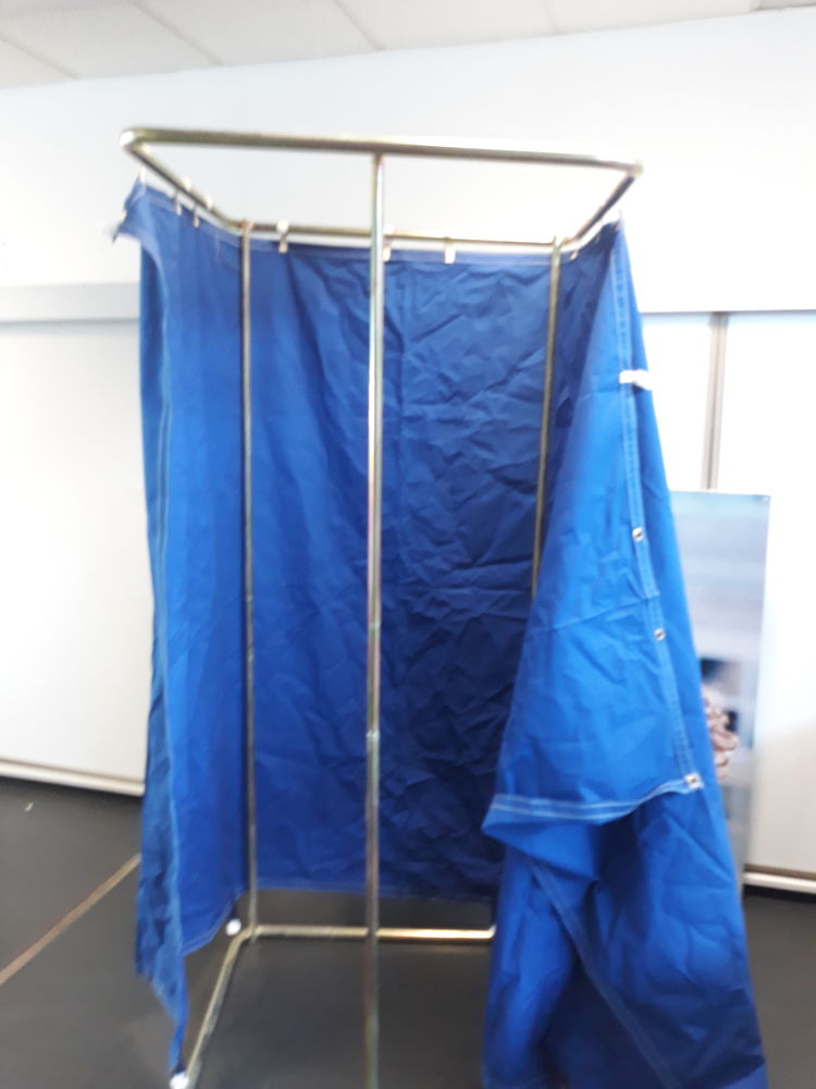 cabine+d+essayage+proche+du+neuf 149 Villeurbanne (69)