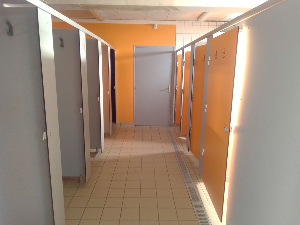 Cabines de douche et vestiaire 4500 Ussel (19)