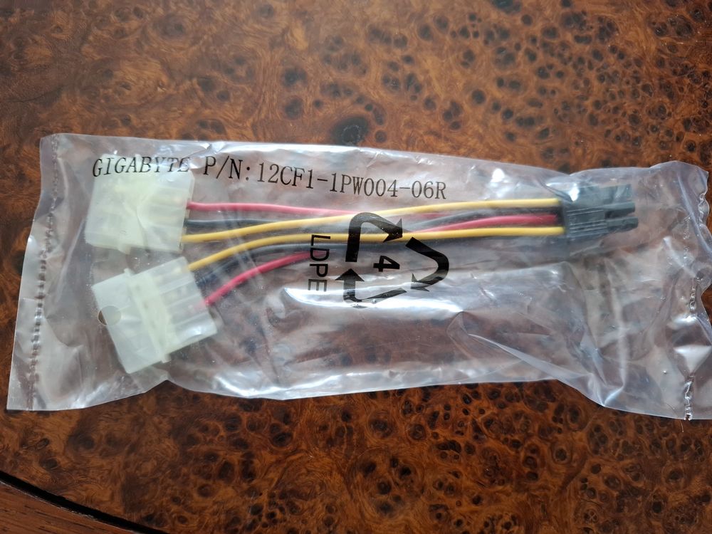 C�ble d'alimentation PCI Express 4 broches m�le Molex 6 GPU 2 La Chapelle-Saint-Luc (10)