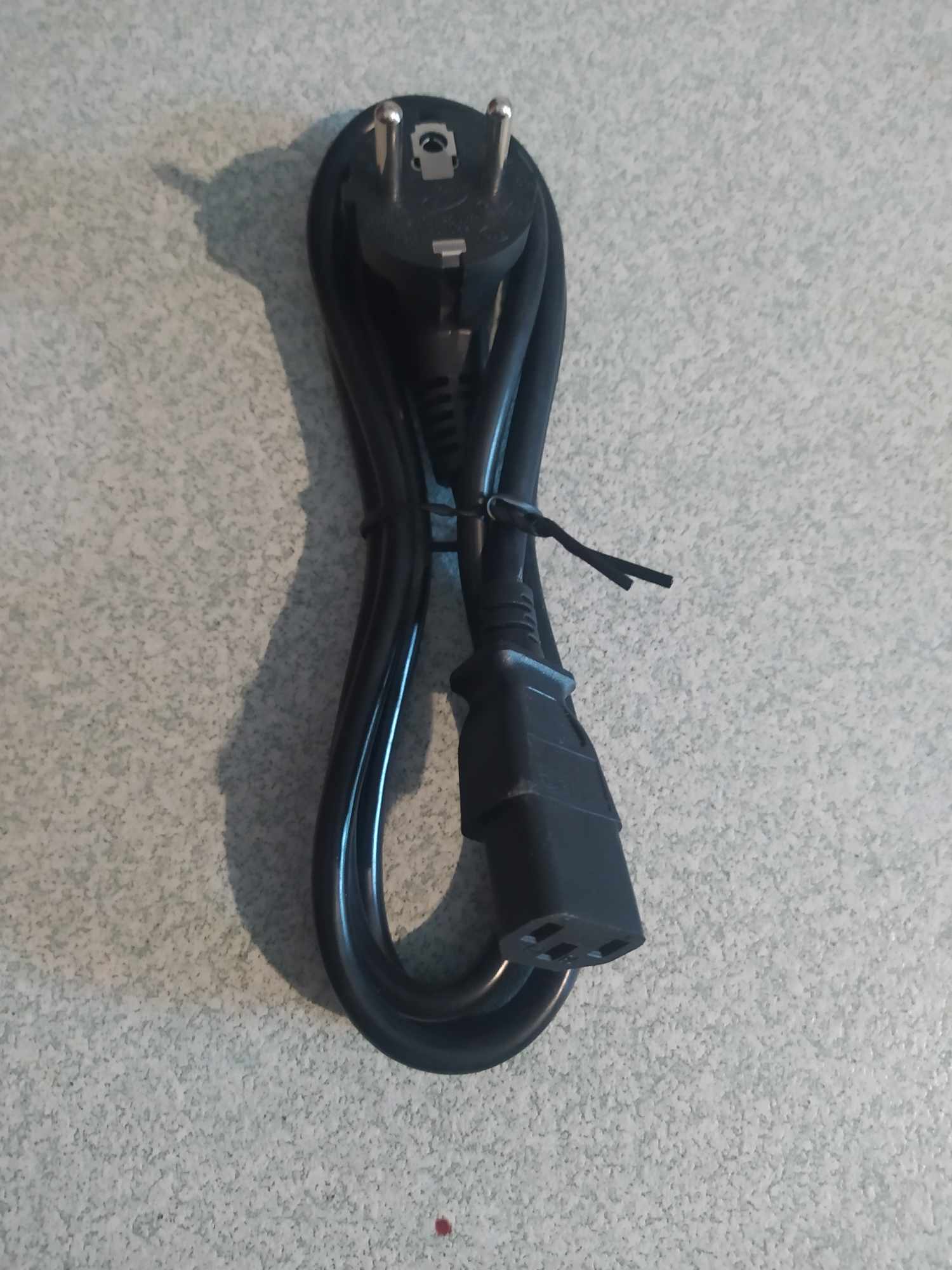 C�ble d'alimentation de 1,30 m
6 Oriol-en-Royans (26)