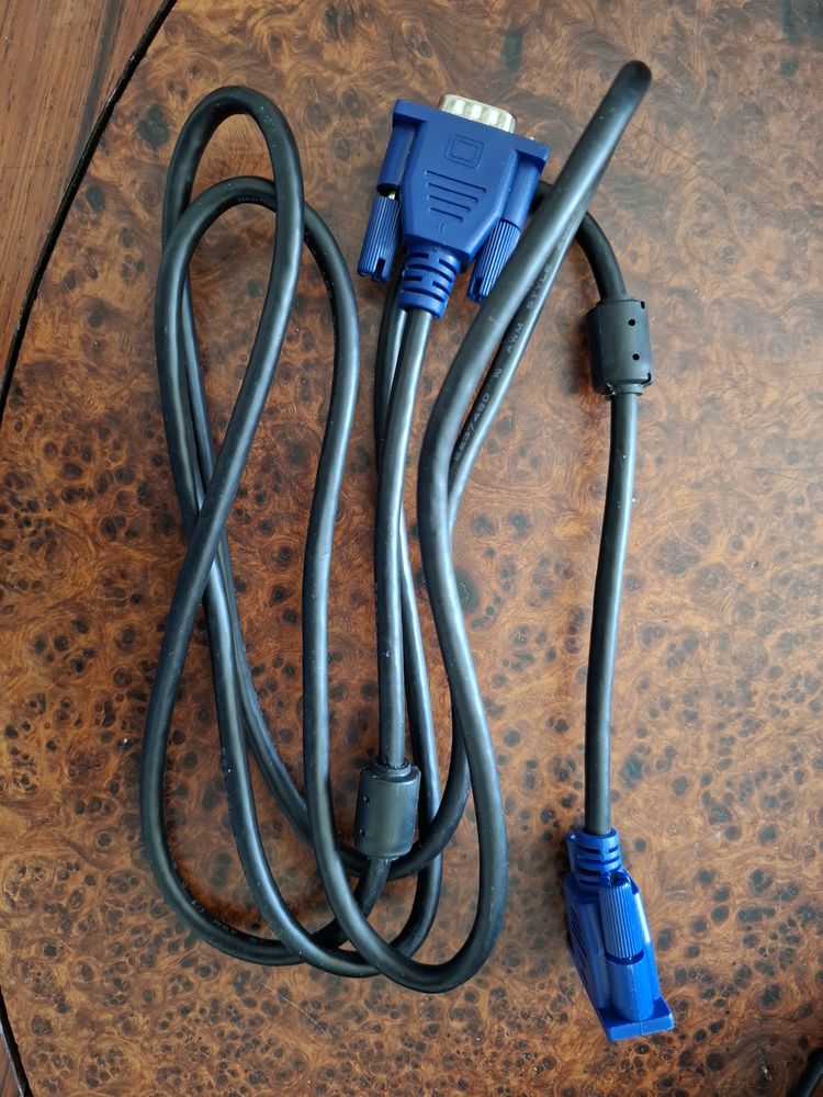 1 c�ble VGA Bleu / M�le vers M�le - 1 m 75 tr�s bon �tat 4 La Chapelle-Saint-Luc (10)