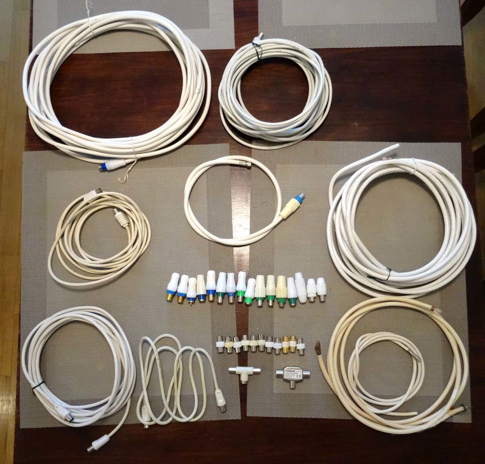 C�ble, fiches, adaptateurs, r�partiteurs t�l�, grand lot 18 Paris 4 (75)