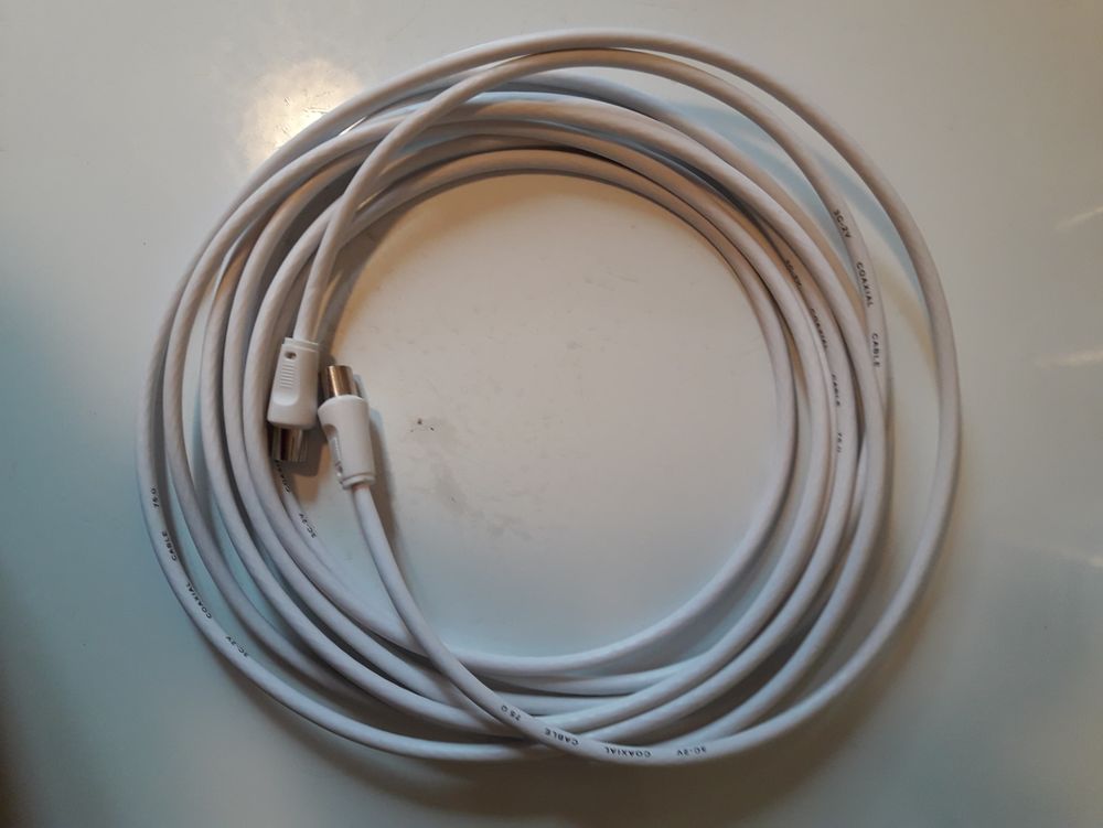 Cable de 5 m�tres pour antenne collective TV neuve 5 Paris 10 (75)