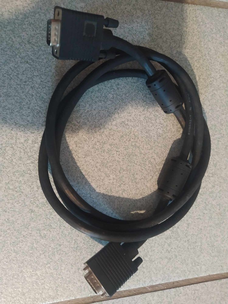 C�ble VGA renforc� de 1,70 m
8 Oriol-en-Royans (26)