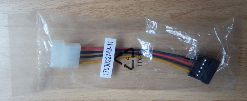 Cable SATA 10 cm (1700022749-11) : NEUF 2 Évry (91)