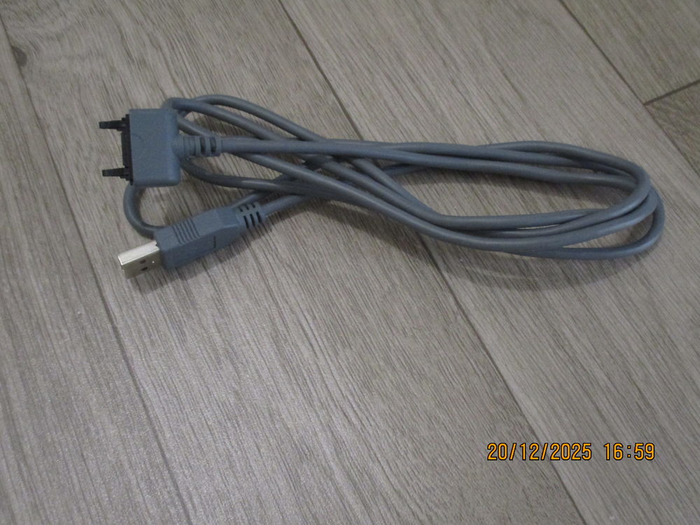 Cable de sony ericsson   
10 Malz�ville (54)