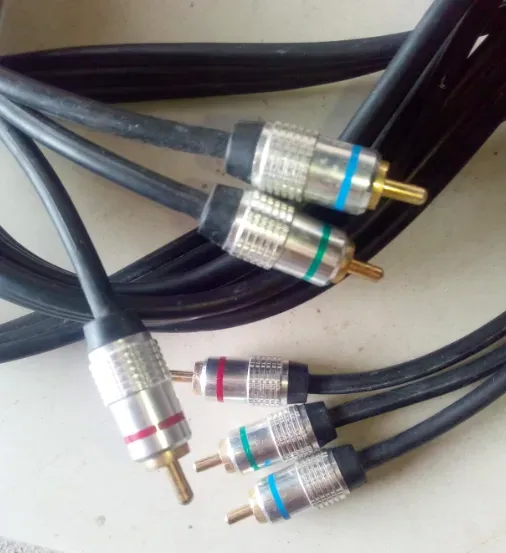 Cable triplette RCA m�le vers m�le 9 Doyet (03)
