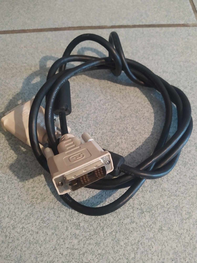 C�ble DVI de 1,70 m
6 Oriol-en-Royans (26)