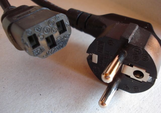 C�bles 230v avec prises europe pour PC, �cran, etc ... 2 Monnetier-Mornex (74)