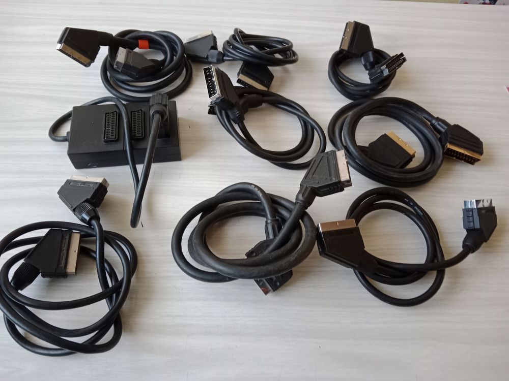 Lot c�bles p�ritels + bo�tier multi connexion 18 Sautron (44)