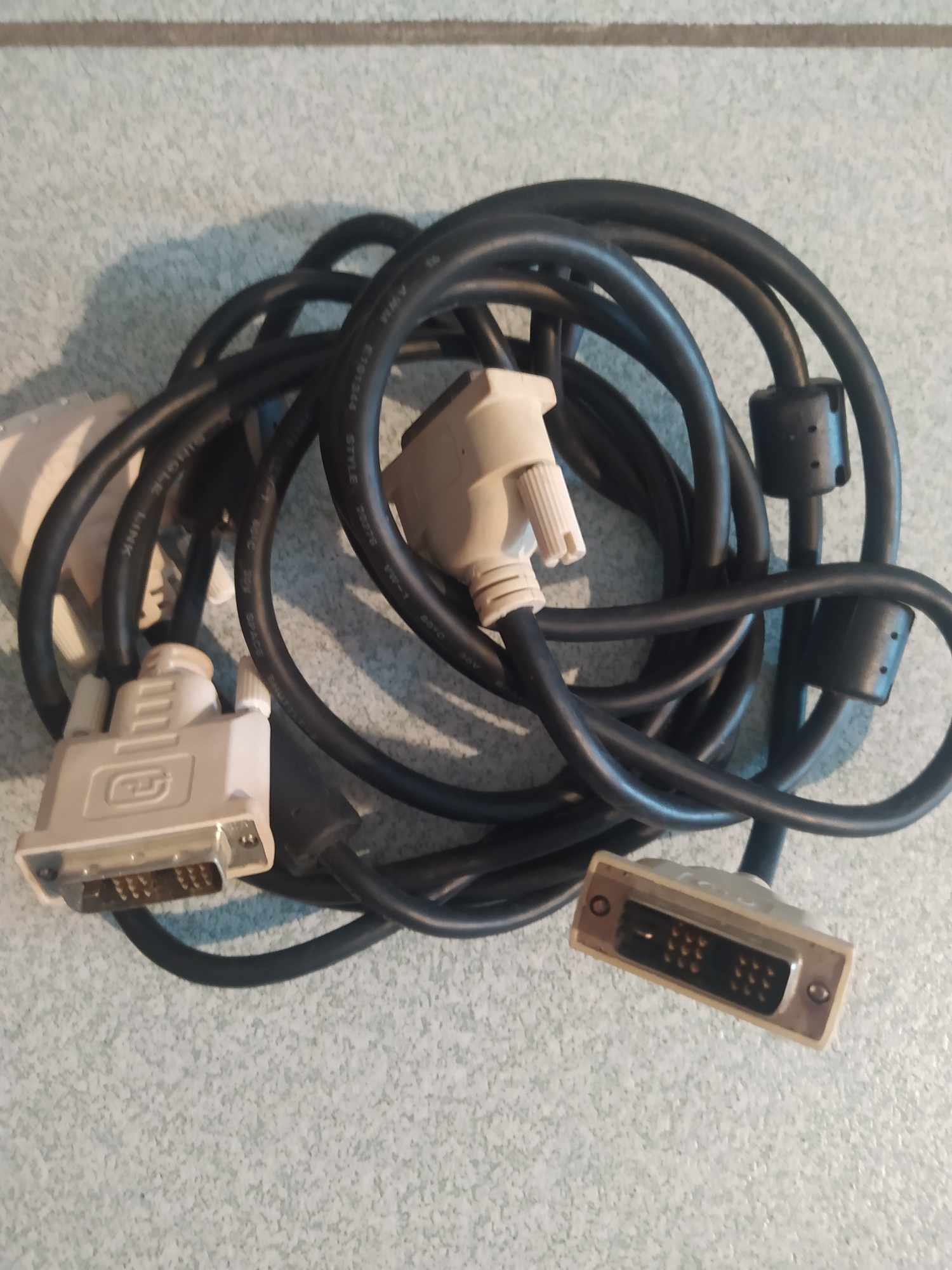 Lot de 2 c�bles DVI de 1,70 m
10 Oriol-en-Royans (26)