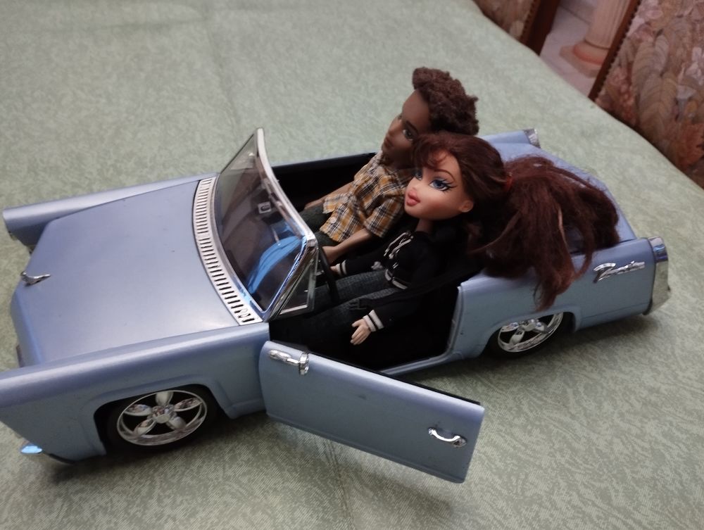 Cabriolet BRATZ VINTAGE avec RADIO et POUPEES 38 Le Quesnoy (59)