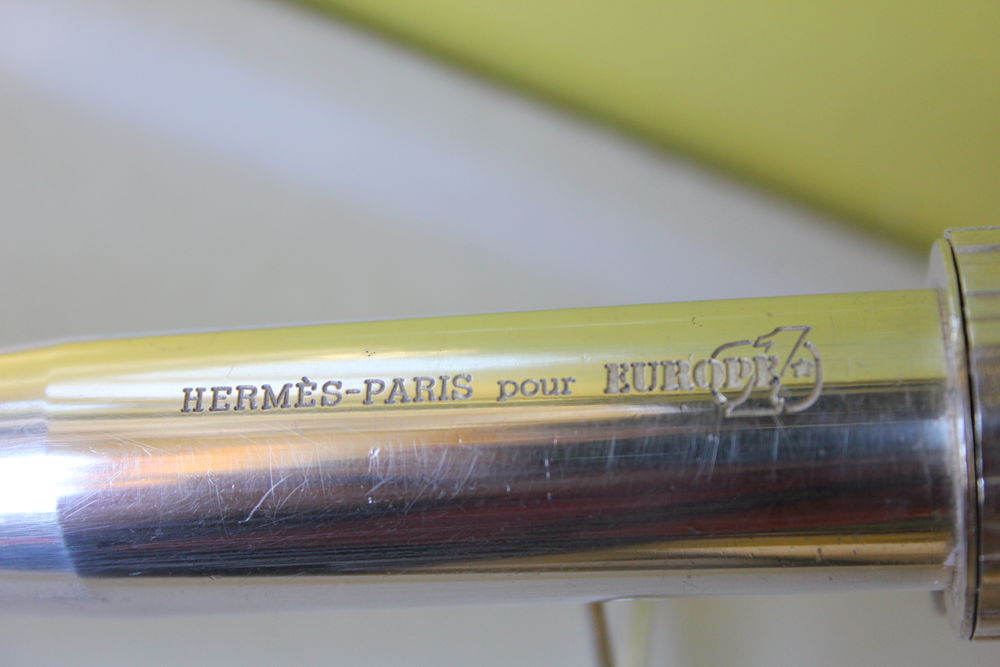 Cache briquet HERMES  microphone Europe 1 m�tal argent 550 Issy-les-Moulineaux (92)